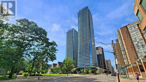 709 - 1080 Bay Street, Toronto, ON - Outdoor With Facade