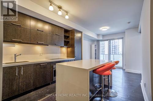 709 - 1080 Bay Street, Toronto, ON - Indoor Photo Showing Kitchen