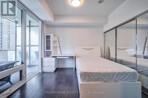 709 - 1080 Bay Street, Toronto, ON - Indoor Photo Showing Bedroom