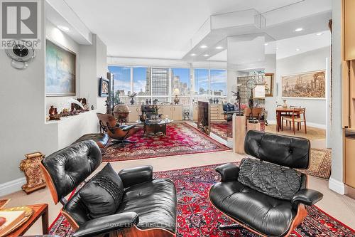 Ph5 - 130 Carlton Street, Toronto, ON - Indoor Photo Showing Living Room