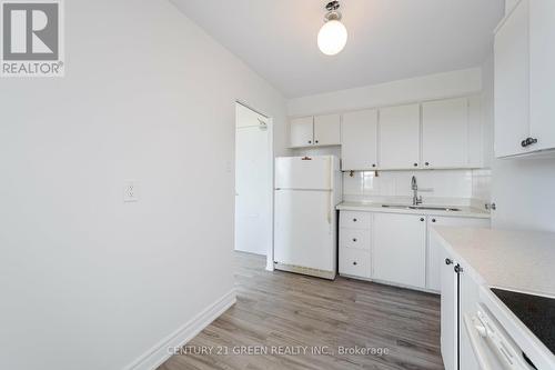 901 - 5 Parkway Forest Drive, Toronto, ON - Indoor Photo Showing Kitchen