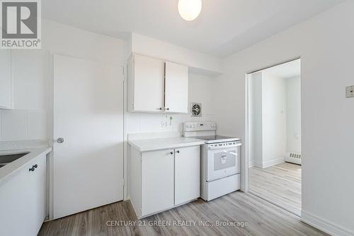 901 - 5 Parkway Forest Drive, Toronto, ON - Indoor Photo Showing Laundry Room