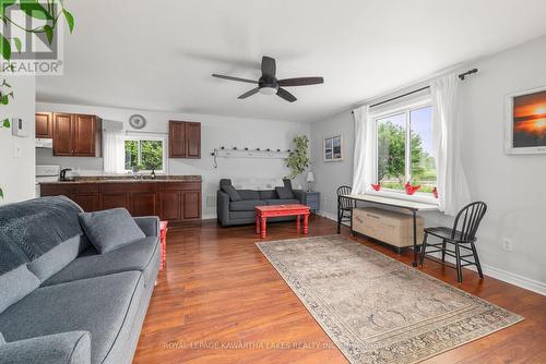 4 Cross Creek Road, Kawartha Lakes, ON - Indoor Photo Showing Living Room