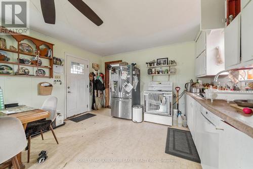 4 Cross Creek Road, Kawartha Lakes, ON - Indoor Photo Showing Laundry Room