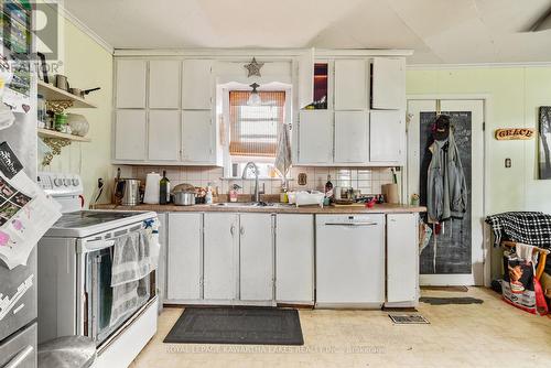 4 Cross Creek Road, Kawartha Lakes, ON - Indoor Photo Showing Kitchen With Double Sink