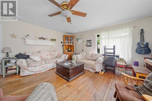 4 Cross Creek Road, Kawartha Lakes, ON - Indoor Photo Showing Living Room