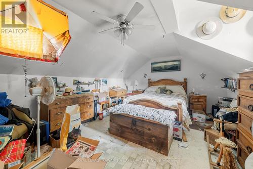 4 Cross Creek Road, Kawartha Lakes, ON - Indoor Photo Showing Bedroom