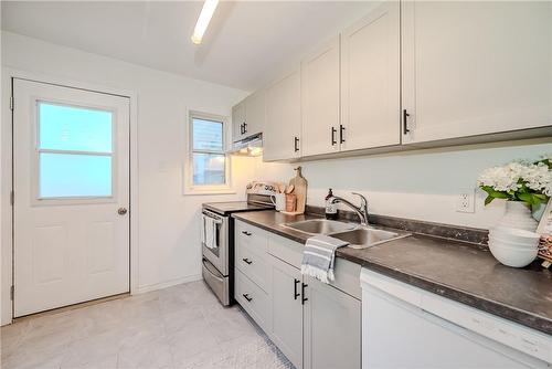 10 Cardiff Street, St. Catharines, ON - Indoor Photo Showing Kitchen With Double Sink