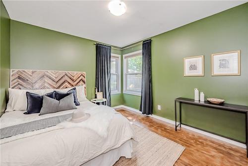 10 Cardiff Street, St. Catharines, ON - Indoor Photo Showing Bedroom