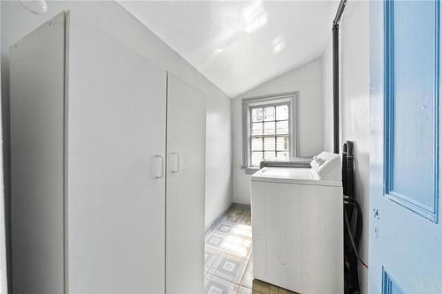 122 Florence Street, Hamilton, ON - Indoor Photo Showing Laundry Room