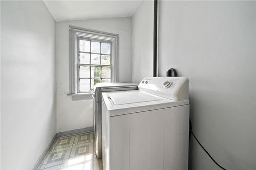 122 Florence Street, Hamilton, ON - Indoor Photo Showing Laundry Room
