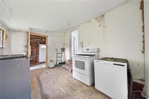 122 Florence Street, Hamilton, ON - Indoor Photo Showing Kitchen