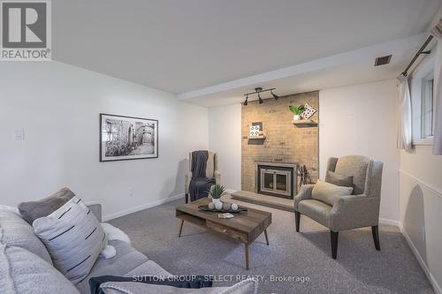 5 Spencer Court, London, ON - Indoor Photo Showing Living Room With Fireplace