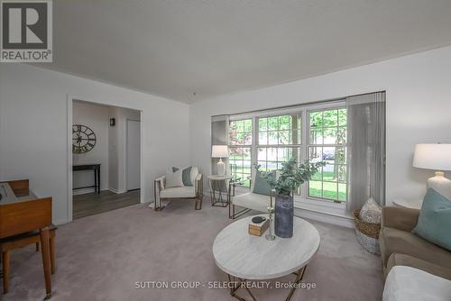 5 Spencer Court, London, ON - Indoor Photo Showing Living Room