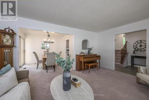 5 Spencer Court, London, ON - Indoor Photo Showing Living Room With Fireplace