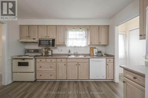 5 Spencer Court, London, ON - Indoor Photo Showing Kitchen