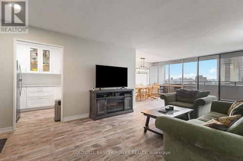 604 - 389 Dundas Street, London, ON - Indoor Photo Showing Living Room