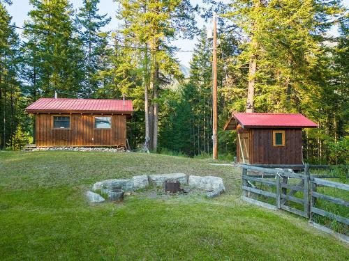 933 Oster Road, Golden, BC 