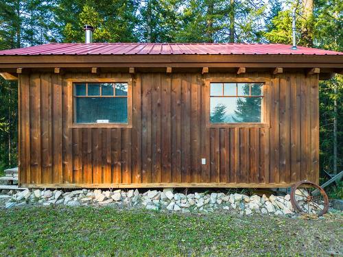 933 Oster Road, Golden, BC 