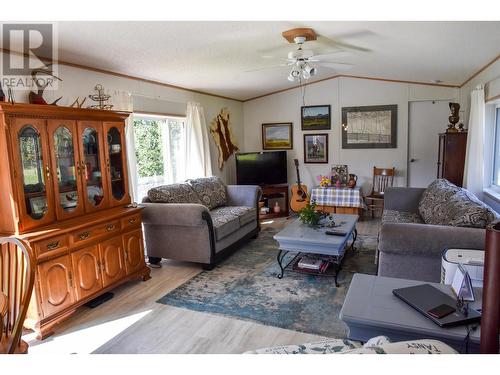 5650 Quesnel-Hixon Road, Quesnel, BC - Indoor Photo Showing Living Room