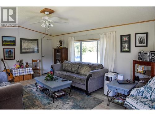 5650 Quesnel-Hixon Road, Quesnel, BC - Indoor Photo Showing Living Room