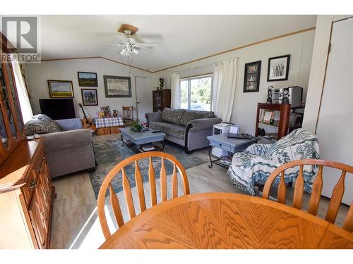 5650 Quesnel-Hixon Road, Quesnel, BC - Indoor Photo Showing Living Room