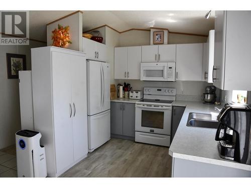 5650 Quesnel-Hixon Road, Quesnel, BC - Indoor Photo Showing Kitchen With Double Sink