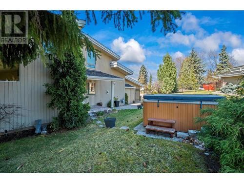 930 Fairway Crescent, Kelowna, BC - Outdoor With Backyard