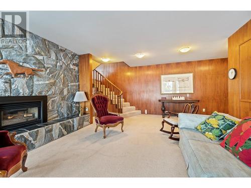 930 Fairway Crescent, Kelowna, BC - Indoor With Fireplace