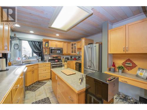 447 Ibis Avenue, Vernon, BC - Indoor Photo Showing Kitchen