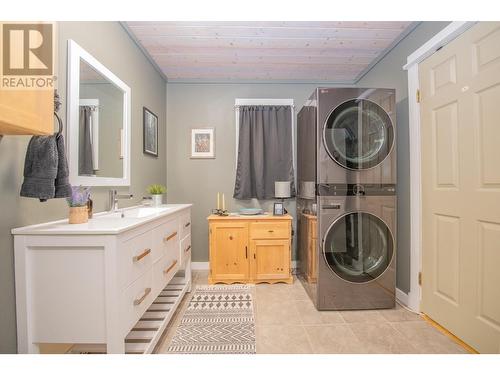 447 Ibis Avenue, Vernon, BC - Indoor Photo Showing Laundry Room