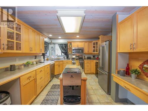 447 Ibis Avenue, Vernon, BC - Indoor Photo Showing Kitchen