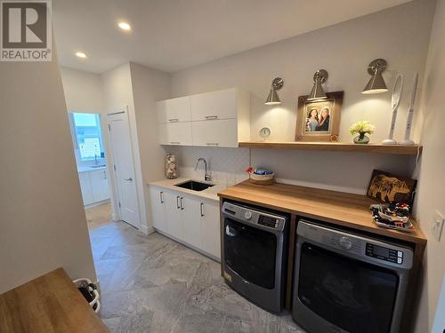 362 Rue Cheval Noir, Kamloops, BC - Indoor Photo Showing Kitchen