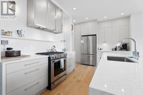 362 Rue Cheval Noir, Kamloops, BC - Indoor Photo Showing Kitchen With Upgraded Kitchen