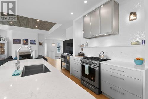 362 Rue Cheval Noir, Kamloops, BC - Indoor Photo Showing Kitchen With Double Sink With Upgraded Kitchen