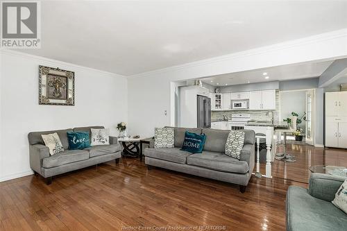 3169 Clemenceau Boulevard, Windsor, ON - Indoor Photo Showing Living Room