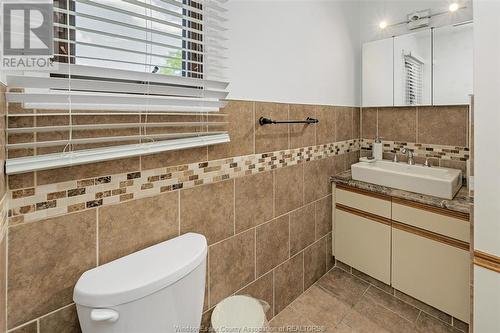 3169 Clemenceau Boulevard, Windsor, ON - Indoor Photo Showing Bathroom