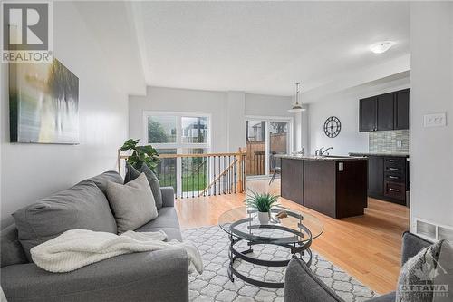 45 Dundalk Private, Ottawa, ON - Indoor Photo Showing Living Room