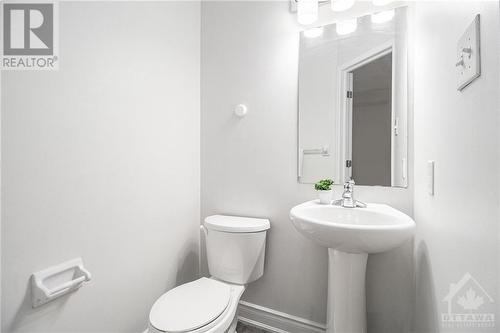 45 Dundalk Private, Ottawa, ON - Indoor Photo Showing Bathroom