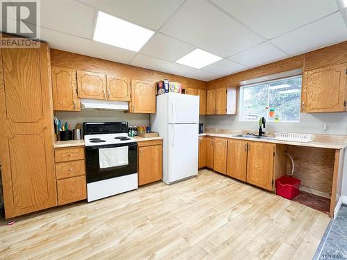 667 Paradis St, Iroquois Falls, ON - Indoor Photo Showing Kitchen