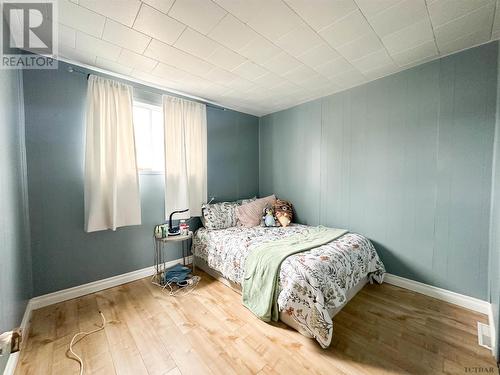 667 Paradis St, Iroquois Falls, ON - Indoor Photo Showing Bedroom