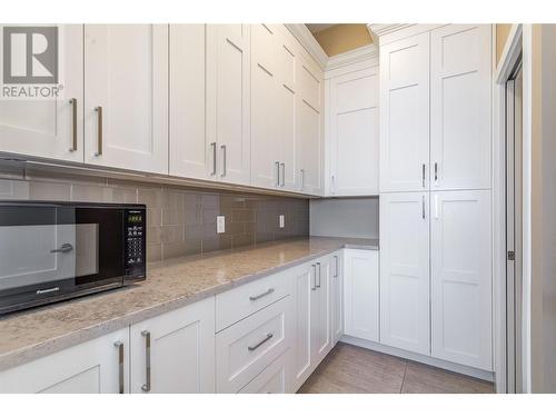 1356 Mine Hill Drive, Kelowna, BC - Indoor Photo Showing Kitchen