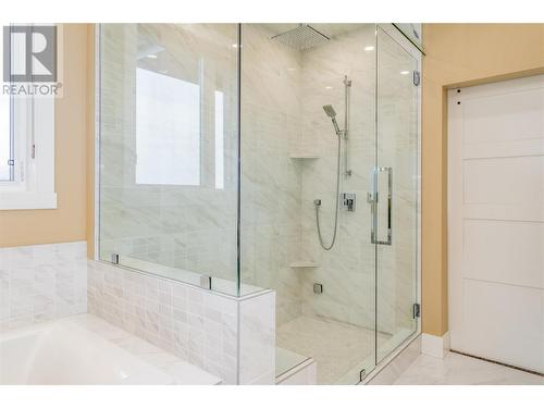 1356 Mine Hill Drive, Kelowna, BC - Indoor Photo Showing Bathroom