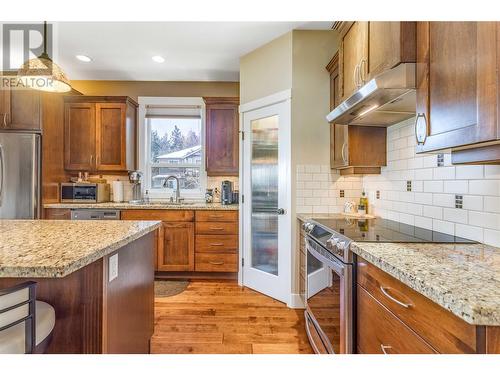 2553 Sunny Lake Court, Lake Country, BC - Indoor Photo Showing Kitchen With Upgraded Kitchen
