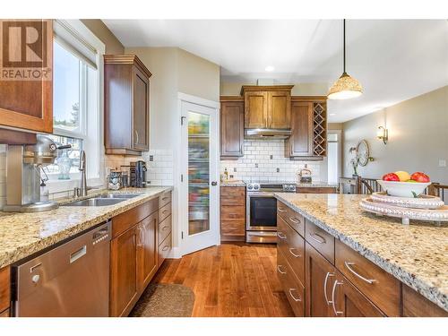 2553 Sunny Lake Court, Lake Country, BC - Indoor Photo Showing Kitchen With Double Sink