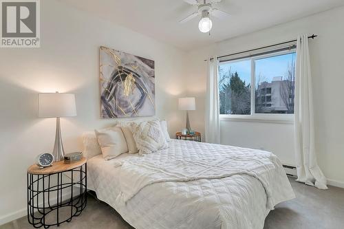 993 Klo Road Unit# 101, Kelowna, BC - Indoor Photo Showing Bedroom