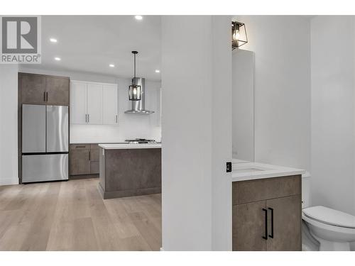 2835 Canyon Crest Drive Unit# 26, West Kelowna, BC - Indoor Photo Showing Kitchen