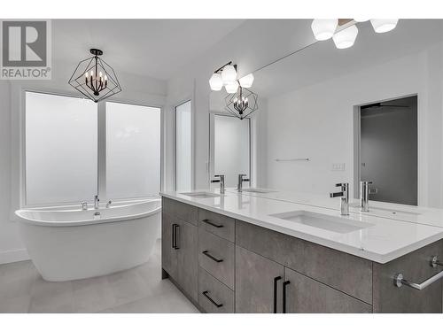 2835 Canyon Crest Drive Unit# 26, West Kelowna, BC - Indoor Photo Showing Bathroom