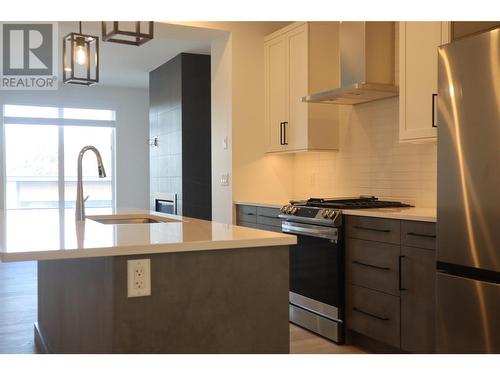 2835 Canyon Crest Drive Unit# 24, West Kelowna, BC - Indoor Photo Showing Kitchen With Upgraded Kitchen