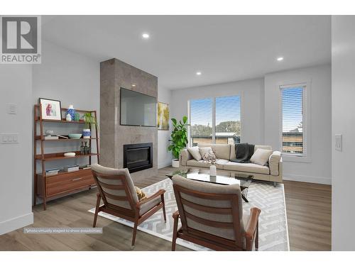 2835 Canyon Crest Drive Unit# 23, West Kelowna, BC - Indoor Photo Showing Living Room With Fireplace